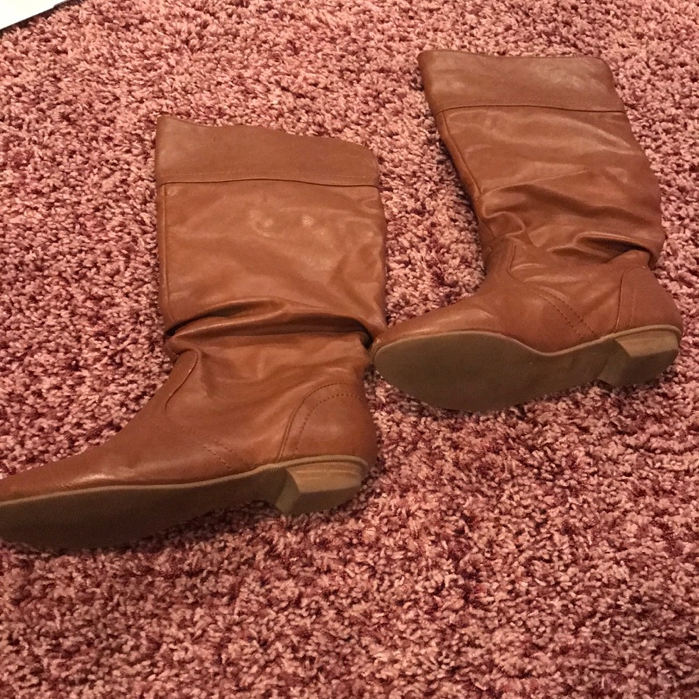 size 8 brown boots (few scuffs on toes)